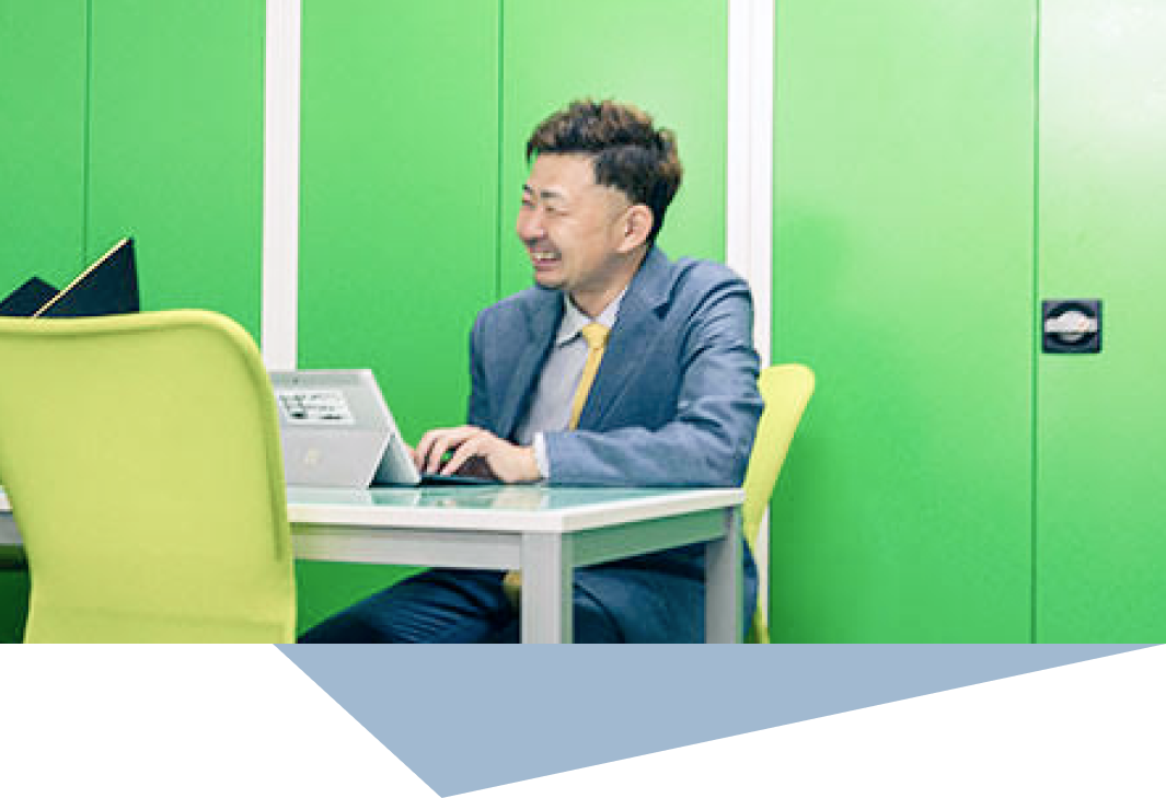 打ち合わせをしているビジネスパーソンたち